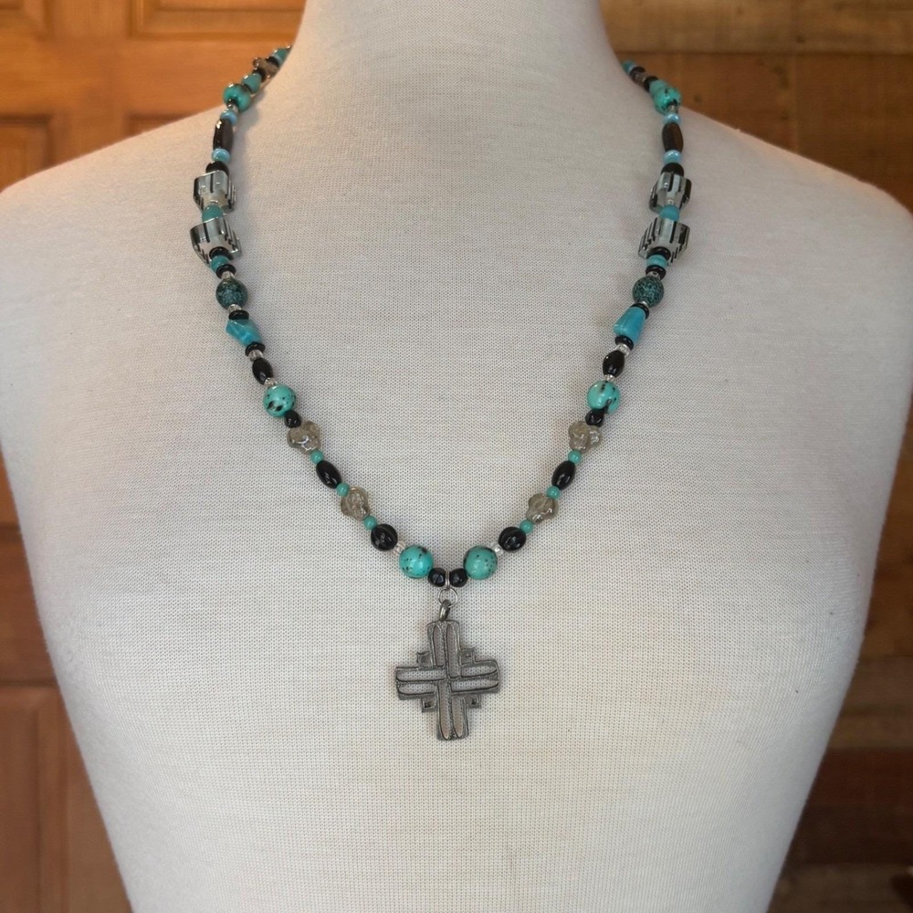 Southwestern Turquoise Black Onyx Beaded Necklace Silver Tone Cross Pendant‎